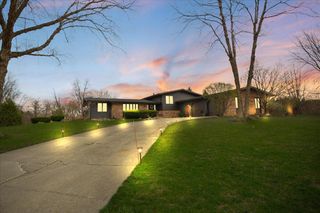 25 S Cherrywood Lane, Valparaiso, IN 46385