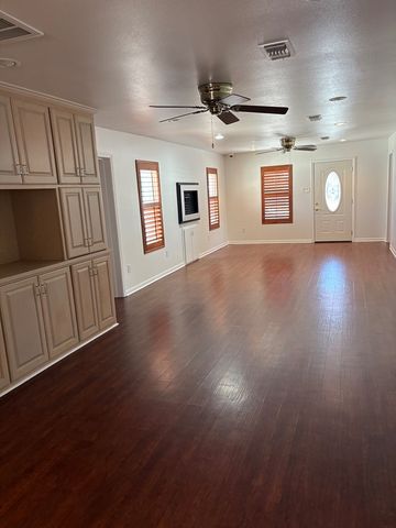 300 Westminster, Kerrville, TX 78028