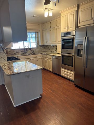 300 Westminster, Kerrville, TX 78028