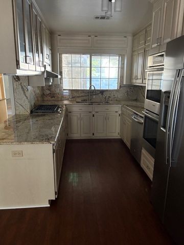 300 Westminster, Kerrville, TX 78028