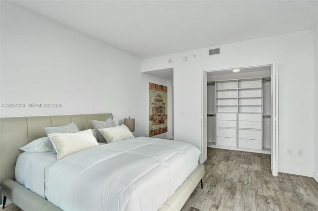 650 NE 32nd St 1001, Miami, FL 33137