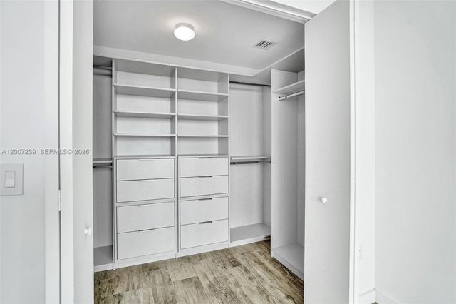 650 NE 32nd St 1001, Miami, FL 33137