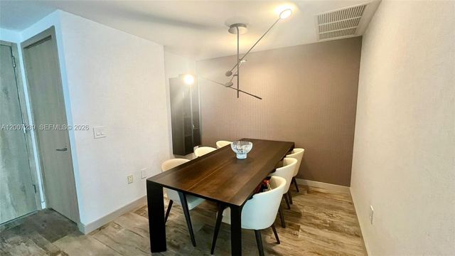 650 NE 32nd St 1001, Miami, FL 33137