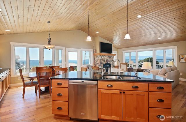 4963 Magellan Drive, Freeland, WA 98249