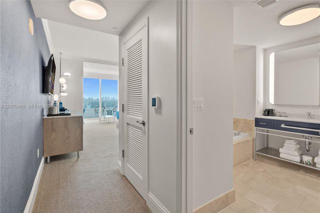4401 Collins Avenue 1508, Miami Beach, FL 33140
