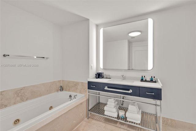 4401 Collins Avenue 1508, Miami Beach, FL 33140