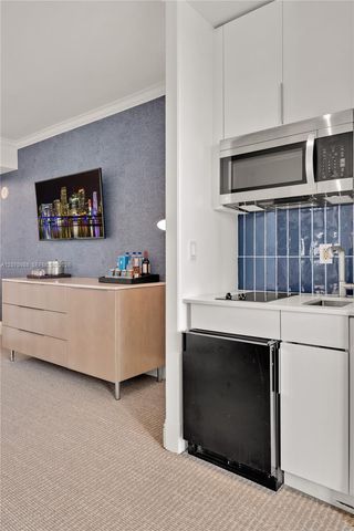 4401 Collins Avenue 1508, Miami Beach, FL 33140