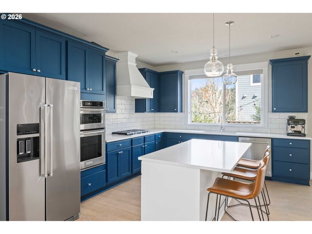 12165 Nw HILLER Ln, Portland, OR 97229