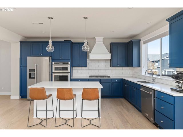 12165 Nw HILLER Ln, Portland, OR 97229