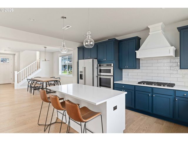 12165 Nw HILLER Ln, Portland, OR 97229