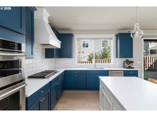 12165 Nw HILLER Ln, Portland, OR 97229