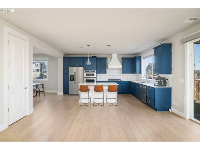 12165 Nw HILLER Ln, Portland, OR 97229