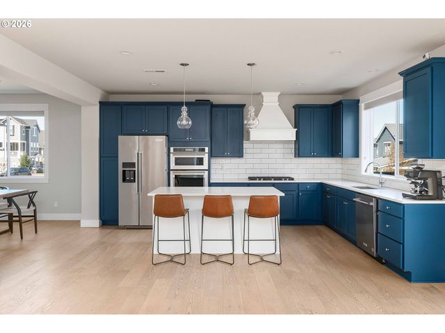 12165 Nw HILLER Ln, Portland, OR 97229