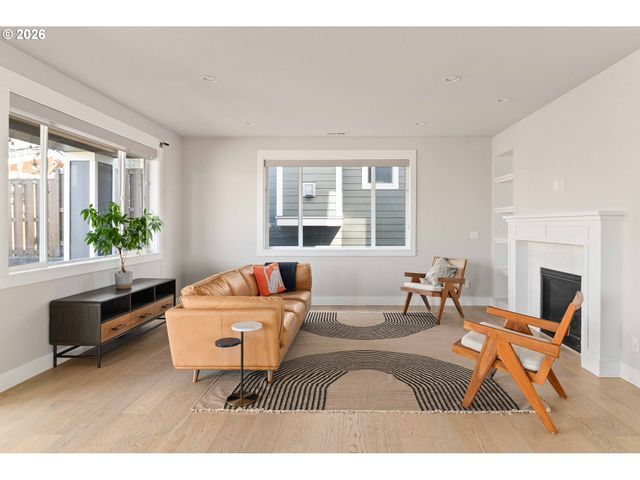 12165 Nw HILLER Ln, Portland, OR 97229