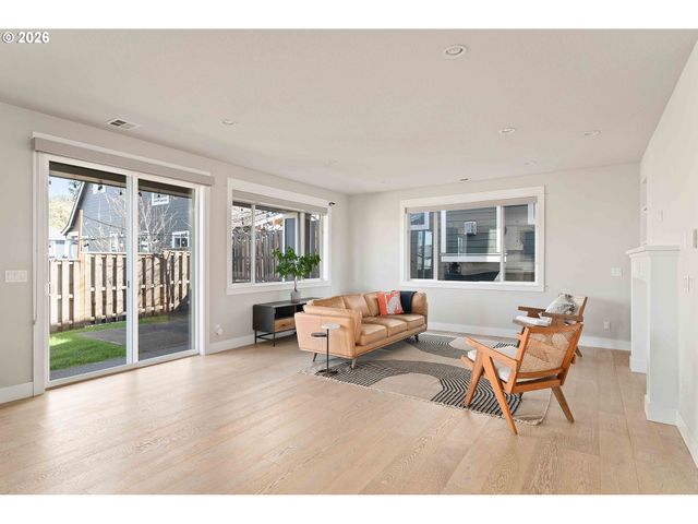 12165 Nw HILLER Ln, Portland, OR 97229