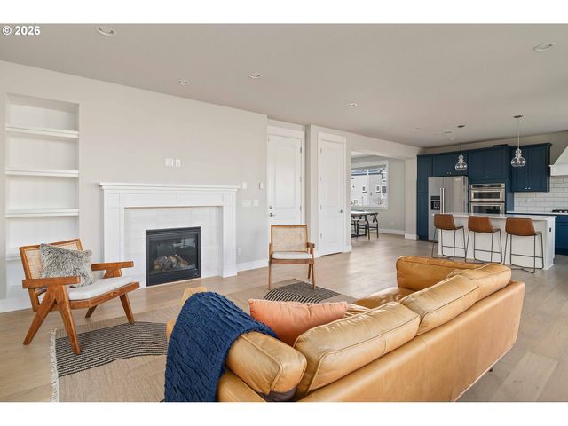 12165 Nw HILLER Ln, Portland, OR 97229