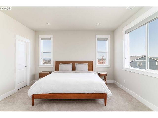 12165 Nw HILLER Ln, Portland, OR 97229