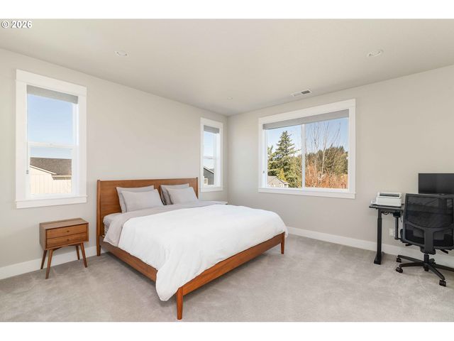 12165 Nw HILLER Ln, Portland, OR 97229