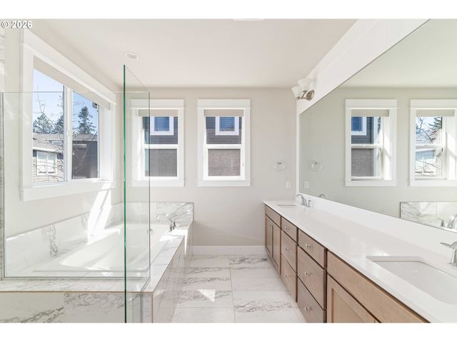 12165 Nw HILLER Ln, Portland, OR 97229