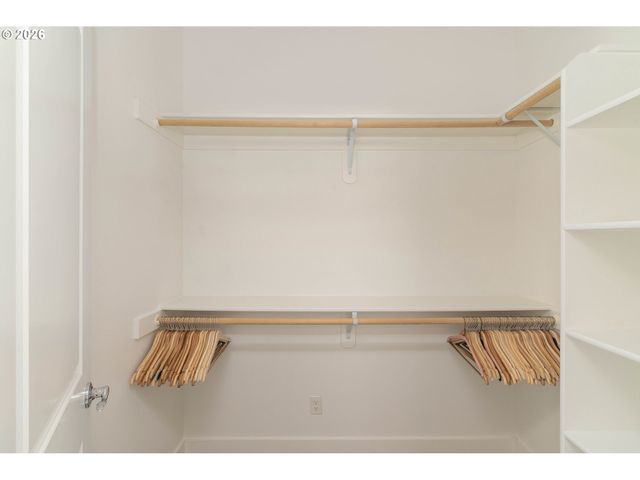 12165 Nw HILLER Ln, Portland, OR 97229