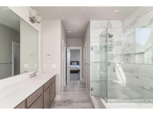 12165 Nw HILLER Ln, Portland, OR 97229