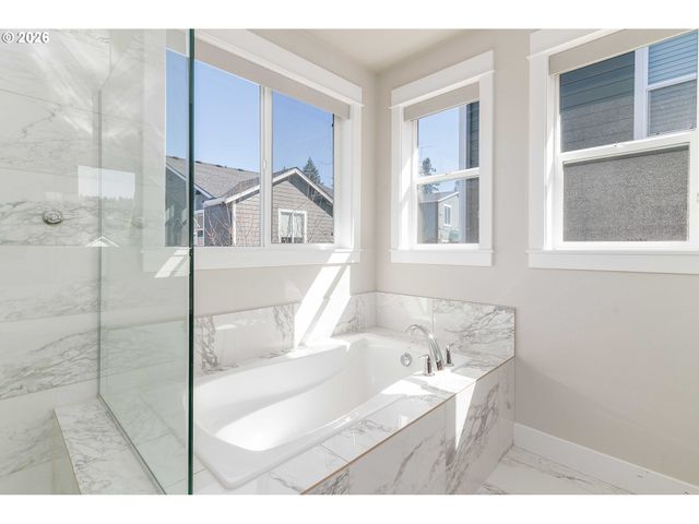 12165 Nw HILLER Ln, Portland, OR 97229