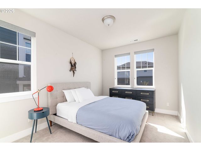 12165 Nw HILLER Ln, Portland, OR 97229