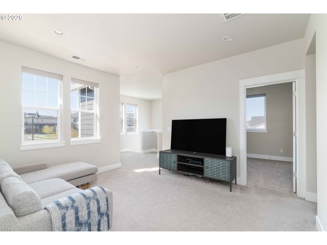 12165 Nw HILLER Ln, Portland, OR 97229