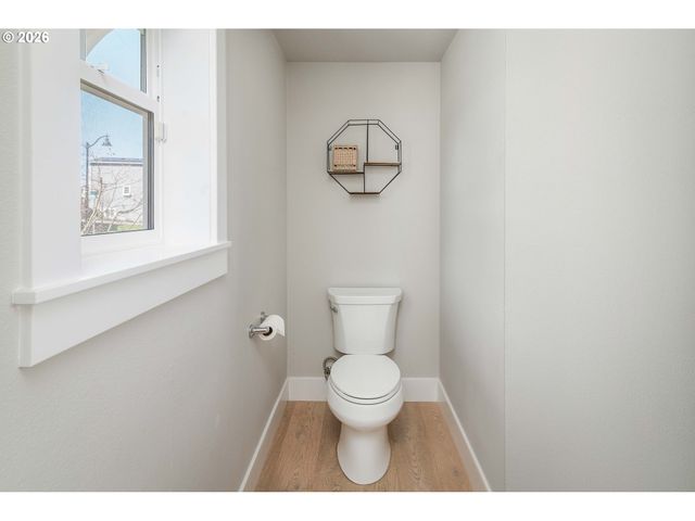 12165 Nw HILLER Ln, Portland, OR 97229