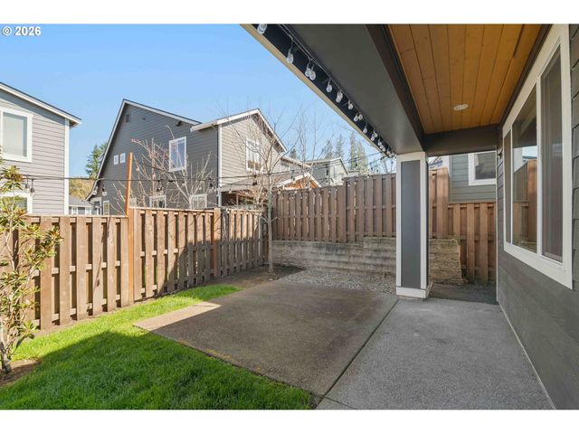 12165 Nw HILLER Ln, Portland, OR 97229