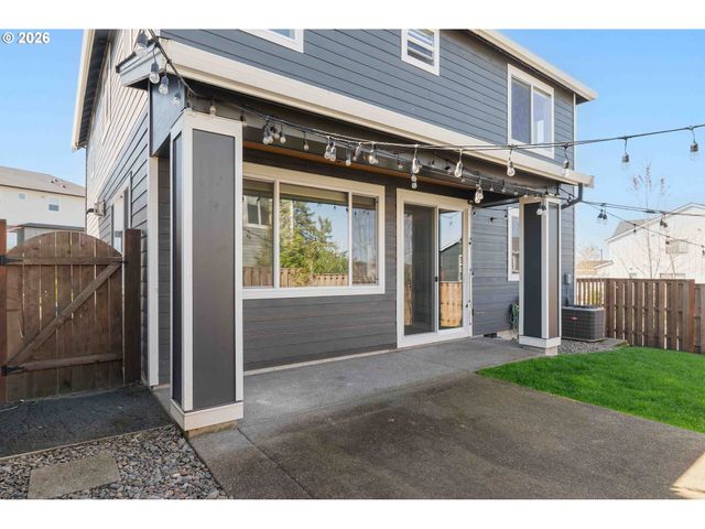 12165 Nw HILLER Ln, Portland, OR 97229