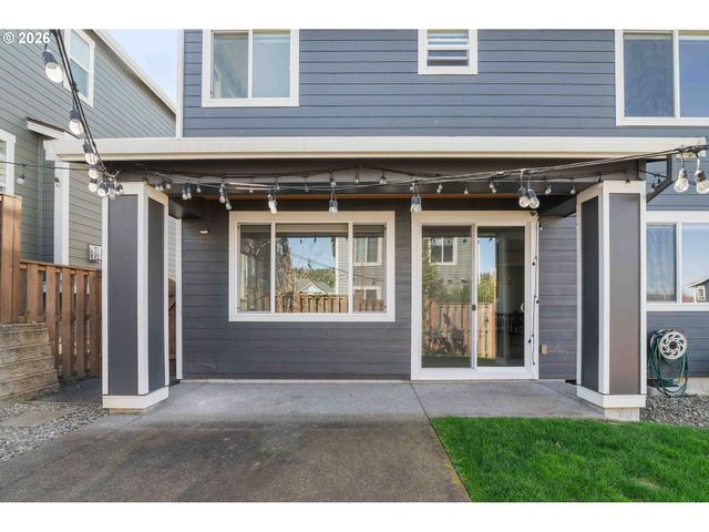 12165 Nw HILLER Ln, Portland, OR 97229