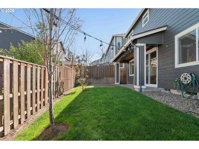 12165 Nw HILLER Ln, Portland, OR 97229