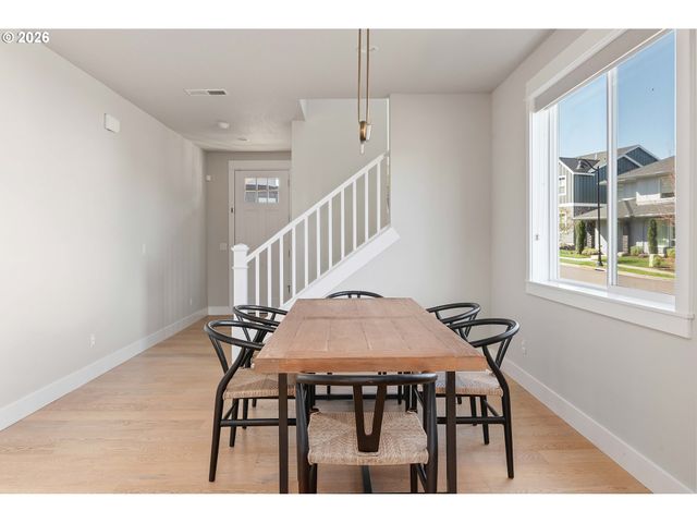 12165 Nw HILLER Ln, Portland, OR 97229