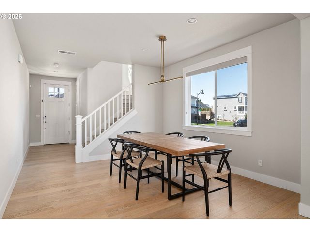 12165 Nw HILLER Ln, Portland, OR 97229