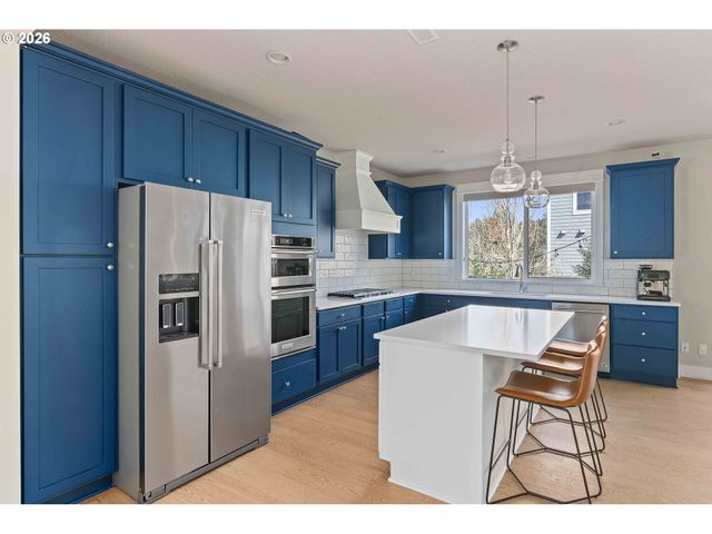 12165 Nw HILLER Ln, Portland, OR 97229