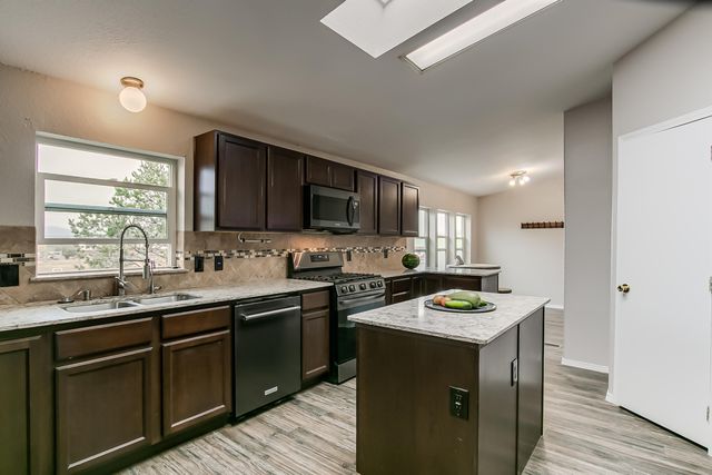 15 Navarro Road, Edgewood, NM 87015