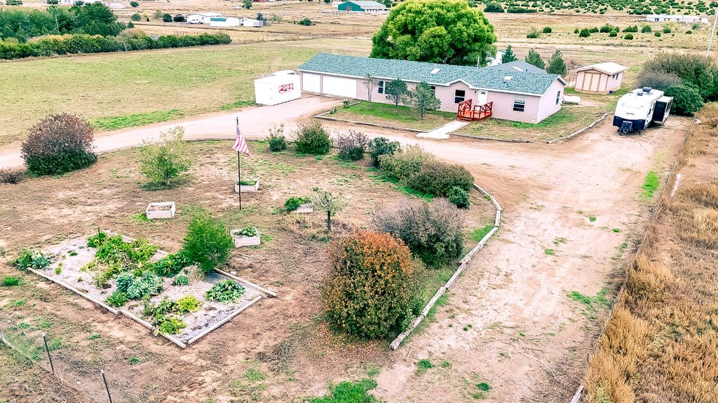 15 Navarro Road, Edgewood, NM 87015