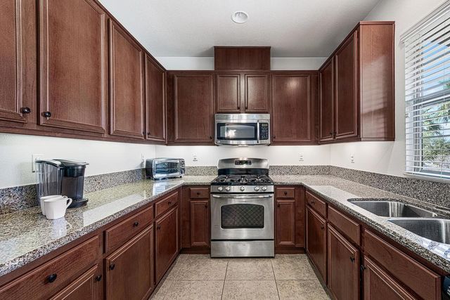 236 Paseo Gregario, Palm Desert, CA 92211