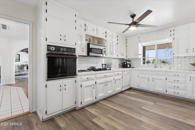 34834 N 3rd Avenue, Phoenix, AZ 85086
