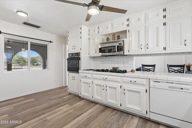 34834 N 3rd Avenue, Phoenix, AZ 85086