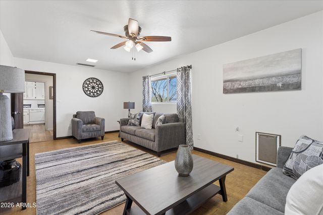 34834 N 3rd Avenue, Phoenix, AZ 85086