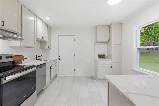 5800 W 75th Street, Prairie Village, KS 66208