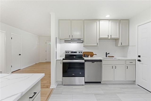 5800 W 75th Street, Prairie Village, KS 66208