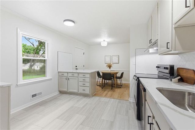 5800 W 75th Street, Prairie Village, KS 66208