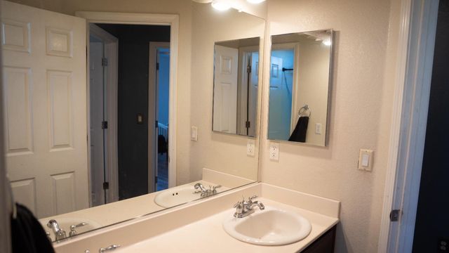 13403 Rivercrest Dr, Waterford, CA 95386