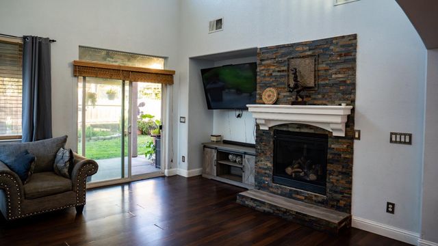 13403 Rivercrest Dr, Waterford, CA 95386