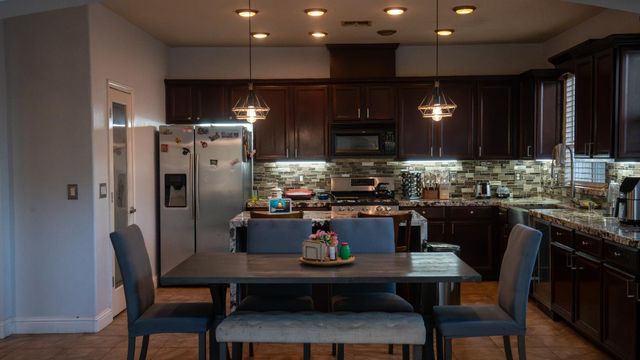 13403 Rivercrest Dr, Waterford, CA 95386