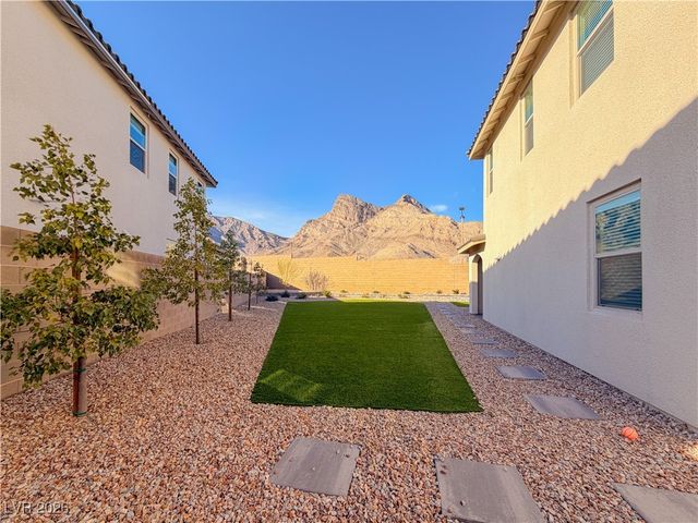 11870 River Hawk Avenue, Las Vegas, NV 89138