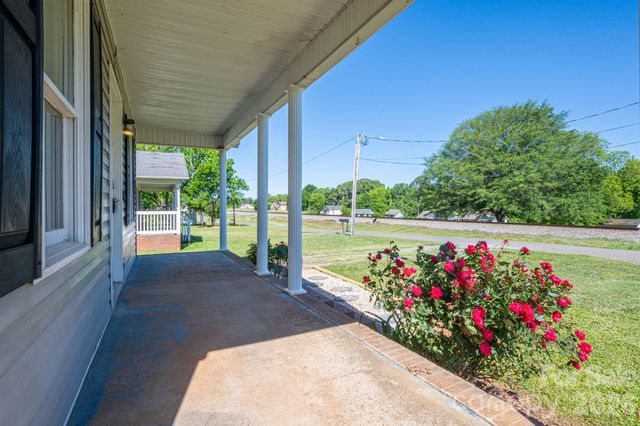 807 Willow Lane, Bessemer City, NC 28016